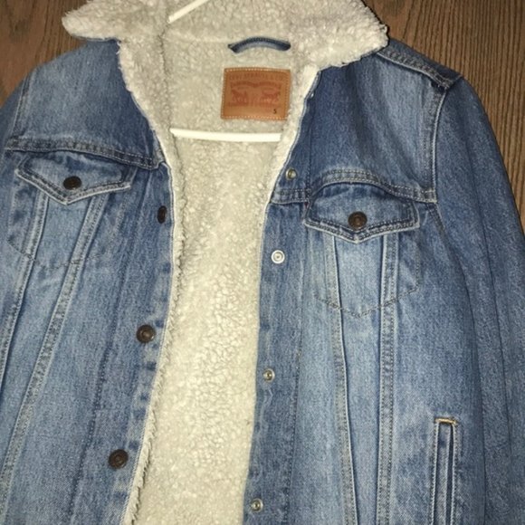BRAND NEW Levi's Oversize Trucker Jacket - Picture 2 of 5